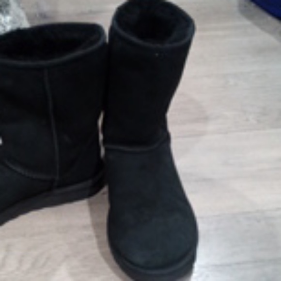 UGG boots - Picture 2 of 3